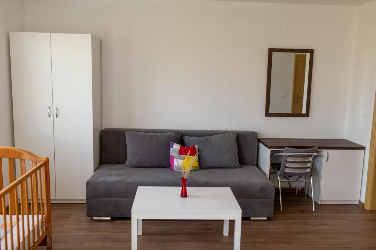 Apartmani Mia Prozor 外观 照片